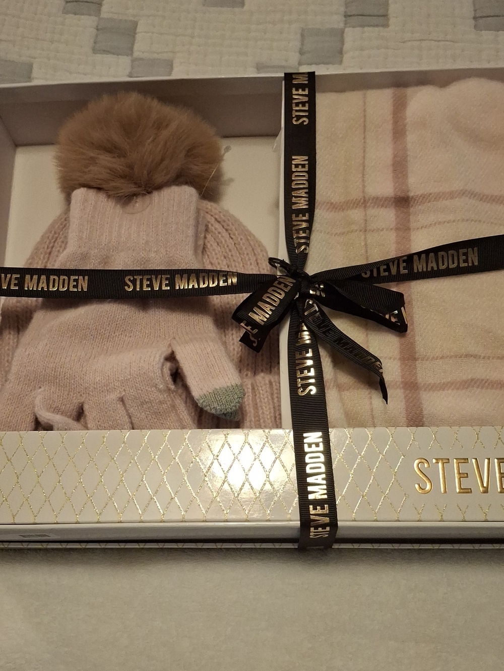 Steve Madden 3-Piece Boxed Gift Set Beanie Scarf Gloves Pink & Brown